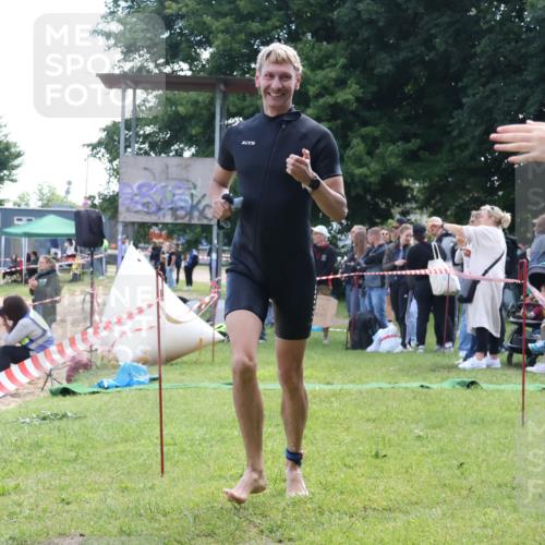 16.06.2024 - 26. Vierlanden-Triathlon Lena Gebhardt http://msf.ph/oto/6315472 16.06.2024 09:49:34 Schwimmen 27, 139, 27, 139 meine-sportfotos.de