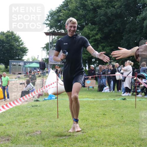 16.06.2024 - 26. Vierlanden-Triathlon Lena Gebhardt http://msf.ph/oto/6315476 16.06.2024 09:49:34 Schwimmen 27, 139, 27, 139 meine-sportfotos.de