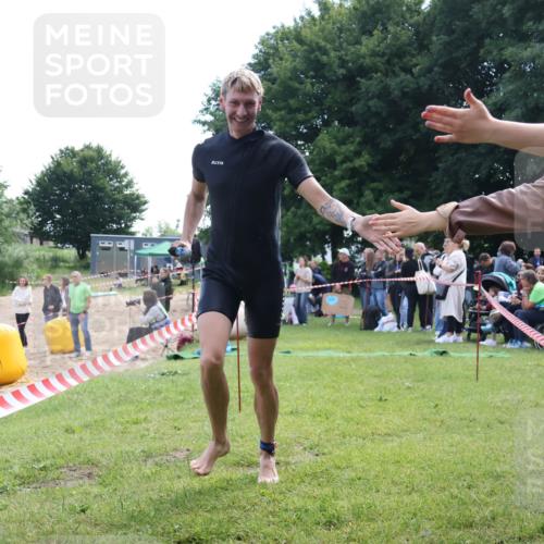 16.06.2024 - 26. Vierlanden-Triathlon Lena Gebhardt http://msf.ph/oto/6315477 16.06.2024 09:49:34 Schwimmen 27, 139, 27, 139 meine-sportfotos.de