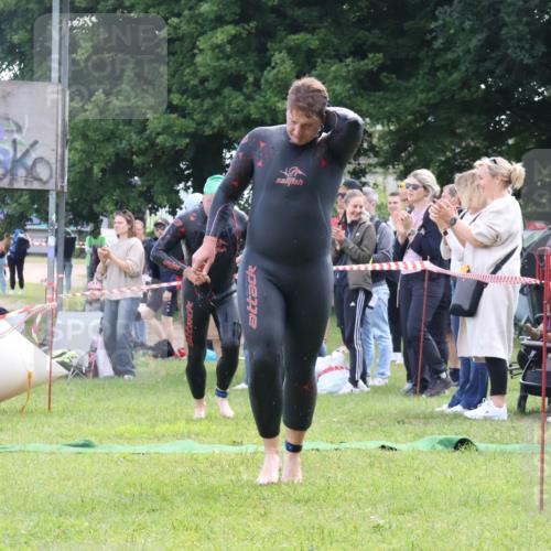 16.06.2024 - 26. Vierlanden-Triathlon Lena Gebhardt http://msf.ph/oto/6315490 16.06.2024 09:49:49 Schwimmen 77, 165, 77, 165 meine-sportfotos.de