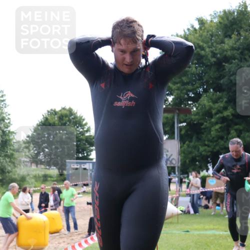 16.06.2024 - 26. Vierlanden-Triathlon Lena Gebhardt http://msf.ph/oto/6315517 16.06.2024 09:49:52 Schwimmen 77, 165, 77, 165 meine-sportfotos.de