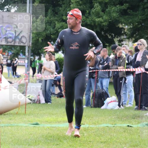 16.06.2024 - 26. Vierlanden-Triathlon Lena Gebhardt http://msf.ph/oto/6315543 16.06.2024 09:50:10 Schwimmen 79, 79 meine-sportfotos.de
