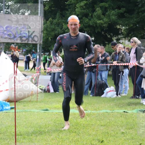 16.06.2024 - 26. Vierlanden-Triathlon Lena Gebhardt http://msf.ph/oto/6315569 16.06.2024 09:50:31 Schwimmen 11, 11 meine-sportfotos.de