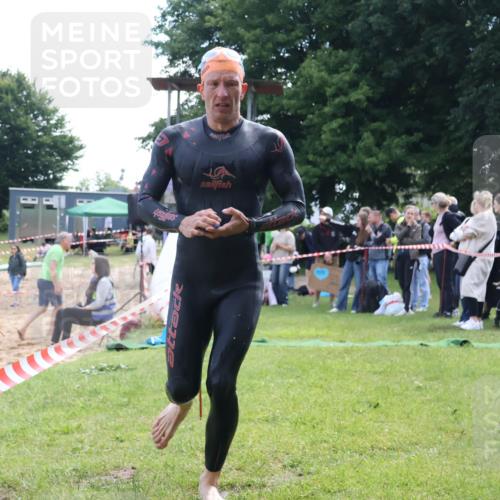 16.06.2024 - 26. Vierlanden-Triathlon Lena Gebhardt http://msf.ph/oto/6315581 16.06.2024 09:50:32 Schwimmen 11, 11 meine-sportfotos.de