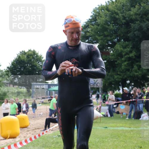 16.06.2024 - 26. Vierlanden-Triathlon Lena Gebhardt http://msf.ph/oto/6315586 16.06.2024 09:50:33 Schwimmen 11, 11 meine-sportfotos.de