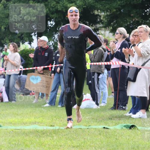 16.06.2024 - 26. Vierlanden-Triathlon Lena Gebhardt http://msf.ph/oto/6315599 16.06.2024 09:51:02 Schwimmen 2, 2 meine-sportfotos.de