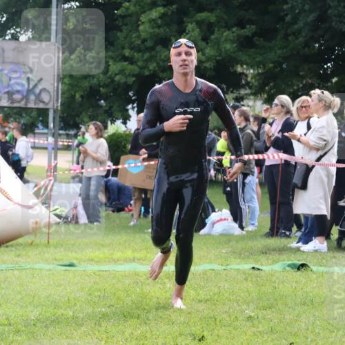 16.06.2024 - 26. Vierlanden-Triathlon Lena Gebhardt http://msf.ph/oto/6315605 16.06.2024 09:51:03 Schwimmen 2, 2 meine-sportfotos.de