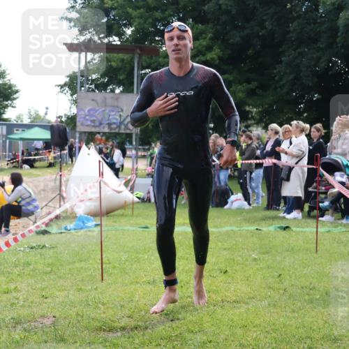 16.06.2024 - 26. Vierlanden-Triathlon Lena Gebhardt http://msf.ph/oto/6315615 16.06.2024 09:51:05 Schwimmen 2, 2 meine-sportfotos.de