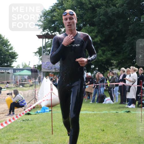 16.06.2024 - 26. Vierlanden-Triathlon Lena Gebhardt http://msf.ph/oto/6315617 16.06.2024 09:51:05 Schwimmen 2, 2 meine-sportfotos.de