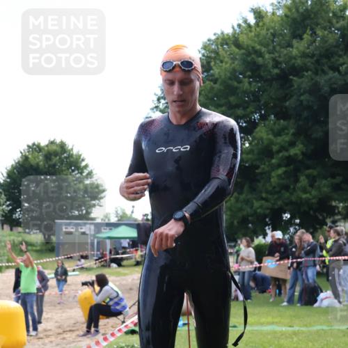 16.06.2024 - 26. Vierlanden-Triathlon Lena Gebhardt http://msf.ph/oto/6315620 16.06.2024 09:51:05 Schwimmen 2, 2 meine-sportfotos.de