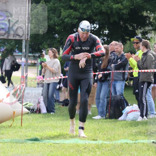 16.06.2024 - 26. Vierlanden-Triathlon Lena Gebhardt http://msf.ph/oto/6315630 16.06.2024 09:51:28 Schwimmen 19, 140, 19, 140 meine-sportfotos.de