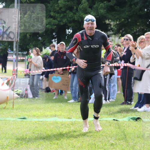 16.06.2024 - 26. Vierlanden-Triathlon Lena Gebhardt http://msf.ph/oto/6315642 16.06.2024 09:51:30 Schwimmen 19, 140, 19, 140 meine-sportfotos.de