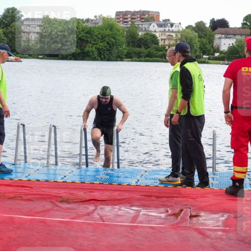 16.06.2024 - 7 Türme Triathlon KatJ http://msf.ph/oto/6315672 16.06.2024 11:25:21 Schwimmen 265, 276 meine-sportfotos.de