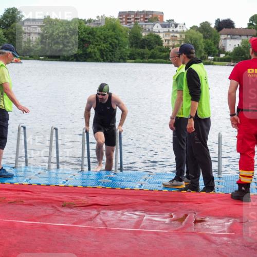 16.06.2024 - 7 Türme Triathlon KatJ http://msf.ph/oto/6315683 16.06.2024 11:25:21 Schwimmen 265, 276 meine-sportfotos.de