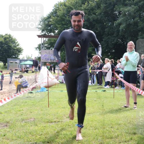 16.06.2024 - 26. Vierlanden-Triathlon Lena Gebhardt http://msf.ph/oto/6315707 16.06.2024 09:51:44 Schwimmen 63, 140, 63, 140 meine-sportfotos.de