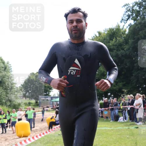 16.06.2024 - 26. Vierlanden-Triathlon Lena Gebhardt http://msf.ph/oto/6315713 16.06.2024 09:51:45 Schwimmen 63, 140, 63, 140 meine-sportfotos.de