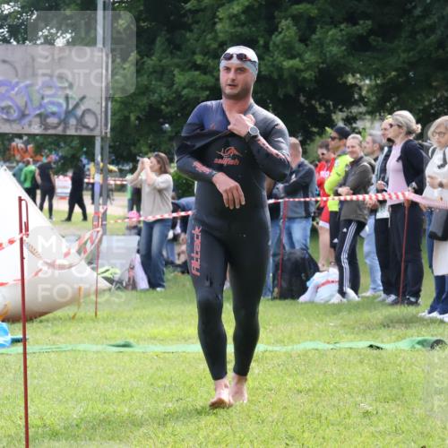 16.06.2024 - 26. Vierlanden-Triathlon Lena Gebhardt http://msf.ph/oto/6315729 16.06.2024 09:51:56 Schwimmen 63, 63 meine-sportfotos.de