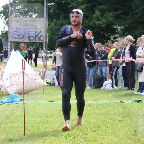 16.06.2024 - 26. Vierlanden-Triathlon Lena Gebhardt http://msf.ph/oto/6315732 16.06.2024 09:51:57 Schwimmen 63, 63 meine-sportfotos.de