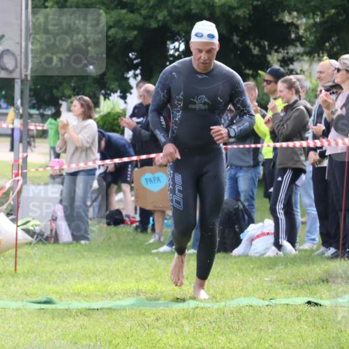 16.06.2024 - 26. Vierlanden-Triathlon Lena Gebhardt http://msf.ph/oto/6315750 16.06.2024 09:52:18 Schwimmen 102, 121, 176, 102, 121, 176 meine-sportfotos.de