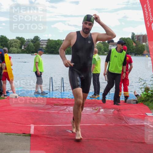 16.06.2024 - 7 Türme Triathlon KatJ http://msf.ph/oto/6315754 16.06.2024 11:25:26 Schwimmen 265, 276 meine-sportfotos.de