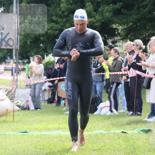 16.06.2024 - 26. Vierlanden-Triathlon Lena Gebhardt http://msf.ph/oto/6315755 16.06.2024 09:52:20 Schwimmen 102, 121, 176, 102, 121, 176 meine-sportfotos.de
