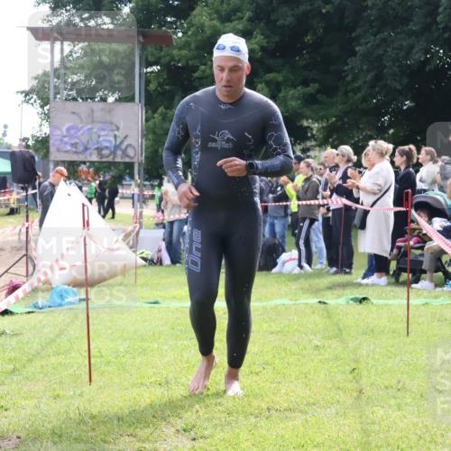16.06.2024 - 26. Vierlanden-Triathlon Lena Gebhardt http://msf.ph/oto/6315760 16.06.2024 09:52:21 Schwimmen 102, 121, 176, 102, 121, 176 meine-sportfotos.de