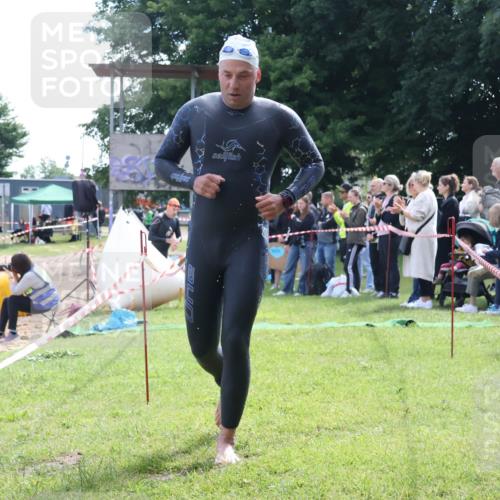 16.06.2024 - 26. Vierlanden-Triathlon Lena Gebhardt http://msf.ph/oto/6315764 16.06.2024 09:52:22 Schwimmen 102, 121, 176, 102, 121, 176 meine-sportfotos.de
