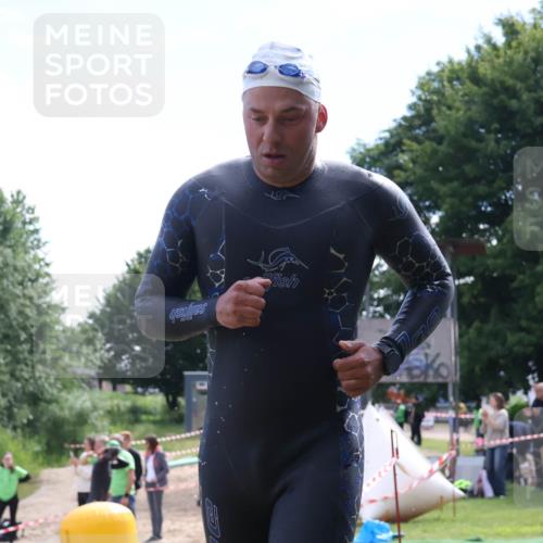 16.06.2024 - 26. Vierlanden-Triathlon Lena Gebhardt http://msf.ph/oto/6315773 16.06.2024 09:52:23 Schwimmen 102, 121, 176, 102, 121, 176 meine-sportfotos.de