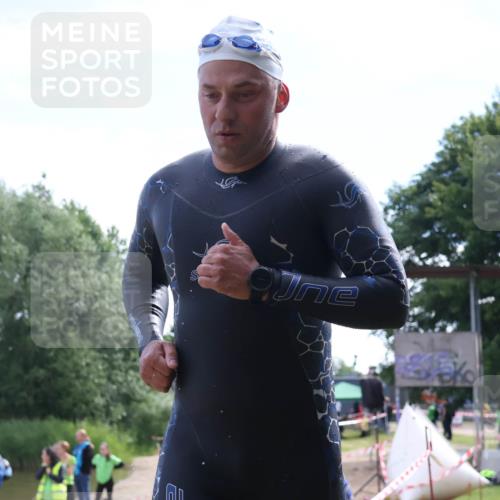 16.06.2024 - 26. Vierlanden-Triathlon Lena Gebhardt http://msf.ph/oto/6315777 16.06.2024 09:52:24 Schwimmen 102, 121, 176, 102, 121, 176 meine-sportfotos.de
