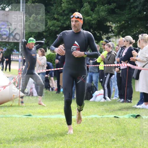 16.06.2024 - 26. Vierlanden-Triathlon Lena Gebhardt http://msf.ph/oto/6315779 16.06.2024 09:52:26 Schwimmen 121, 176, 121, 176 meine-sportfotos.de