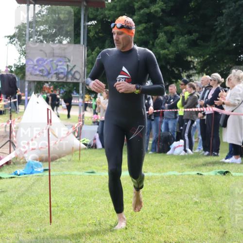 16.06.2024 - 26. Vierlanden-Triathlon Lena Gebhardt http://msf.ph/oto/6315786 16.06.2024 09:52:28 Schwimmen 121, 176, 121, 176 meine-sportfotos.de