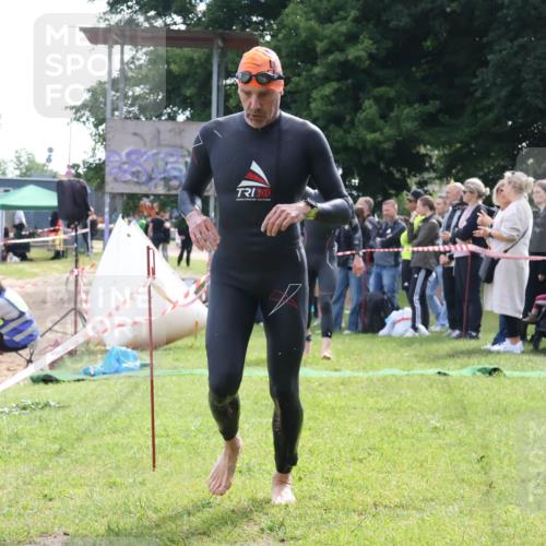16.06.2024 - 26. Vierlanden-Triathlon Lena Gebhardt http://msf.ph/oto/6315790 16.06.2024 09:52:28 Schwimmen 121, 176, 121, 176 meine-sportfotos.de