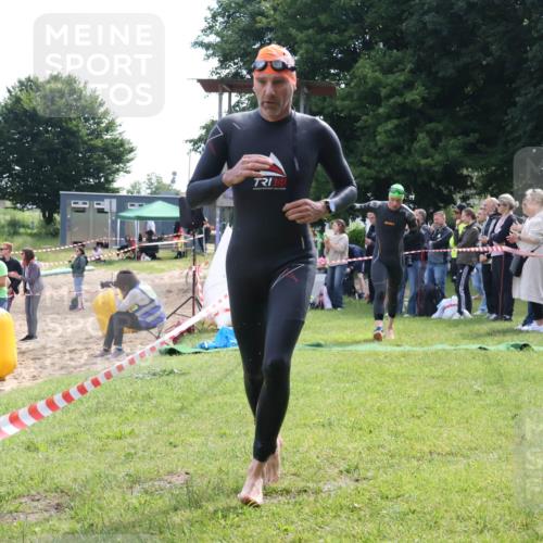 16.06.2024 - 26. Vierlanden-Triathlon Lena Gebhardt http://msf.ph/oto/6315792 16.06.2024 09:52:29 Schwimmen 121, 151, 176, 121, 151, 176 meine-sportfotos.de