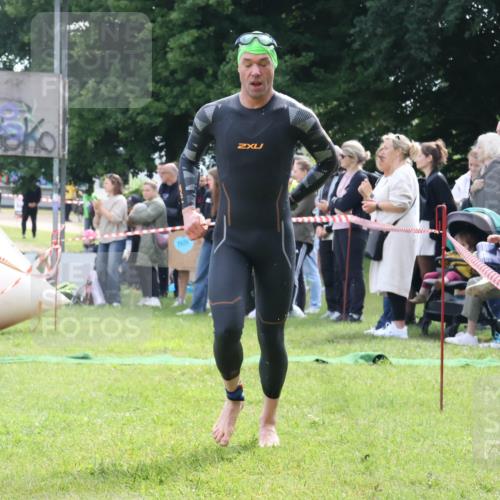 16.06.2024 - 26. Vierlanden-Triathlon Lena Gebhardt http://msf.ph/oto/6315809 16.06.2024 09:52:32 Schwimmen 121, 151, 176, 121, 151, 176 meine-sportfotos.de
