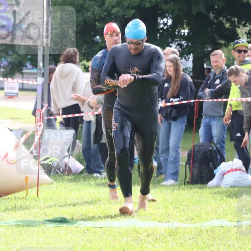 16.06.2024 - 26. Vierlanden-Triathlon Lena Gebhardt http://msf.ph/oto/6315871 16.06.2024 09:53:15 Schwimmen 143, 206, 216, 143, 206, 216 meine-sportfotos.de