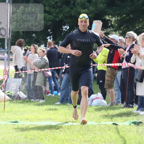 16.06.2024 - 26. Vierlanden-Triathlon Lena Gebhardt http://msf.ph/oto/6315923 16.06.2024 09:53:36 Schwimmen 67, 111, 67, 111 meine-sportfotos.de