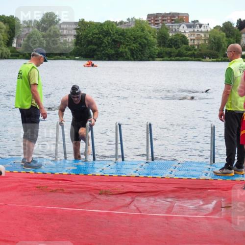 16.06.2024 - 7 Türme Triathlon KatJ http://msf.ph/oto/6315925 16.06.2024 11:27:26 Schwimmen 256 meine-sportfotos.de