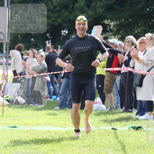 16.06.2024 - 26. Vierlanden-Triathlon Lena Gebhardt http://msf.ph/oto/6315926 16.06.2024 09:53:37 Schwimmen 67, 111, 67, 111 meine-sportfotos.de