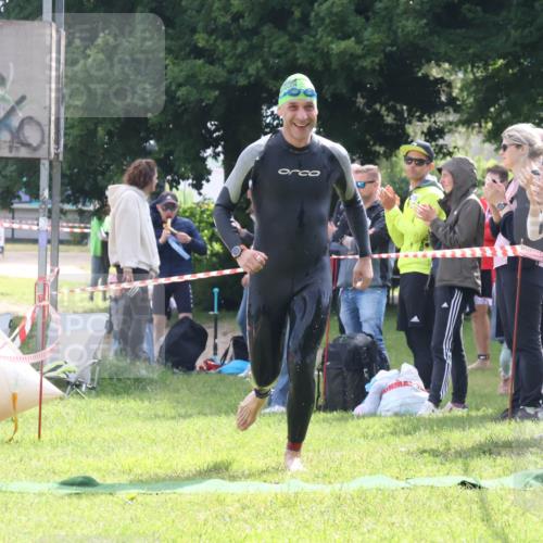 16.06.2024 - 26. Vierlanden-Triathlon Lena Gebhardt http://msf.ph/oto/6316048 16.06.2024 09:54:38 Schwimmen 94, 119, 94, 119 meine-sportfotos.de