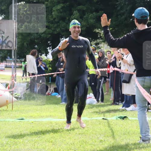 16.06.2024 - 26. Vierlanden-Triathlon Lena Gebhardt http://msf.ph/oto/6316055 16.06.2024 09:54:39 Schwimmen 94, 119, 94, 119 meine-sportfotos.de