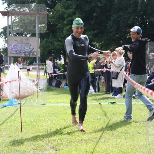 16.06.2024 - 26. Vierlanden-Triathlon Lena Gebhardt http://msf.ph/oto/6316070 16.06.2024 09:54:41 Schwimmen 94, 119, 94, 119 meine-sportfotos.de