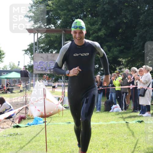 16.06.2024 - 26. Vierlanden-Triathlon Lena Gebhardt http://msf.ph/oto/6316079 16.06.2024 09:54:42 Schwimmen 94, 119, 94, 119 meine-sportfotos.de
