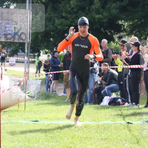 16.06.2024 - 26. Vierlanden-Triathlon Lena Gebhardt http://msf.ph/oto/6316193 16.06.2024 09:56:40 Schwimmen 48, 185, 214, 48, 185, 214 meine-sportfotos.de