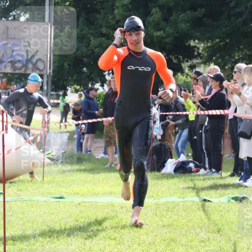 16.06.2024 - 26. Vierlanden-Triathlon Lena Gebhardt http://msf.ph/oto/6316198 16.06.2024 09:56:40 Schwimmen 48, 185, 214, 48, 185, 214 meine-sportfotos.de