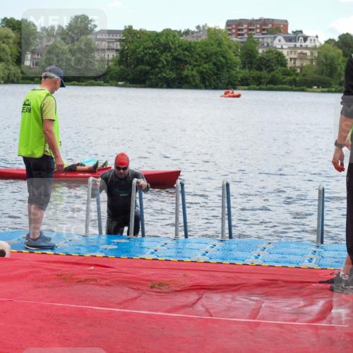 16.06.2024 - 7 Türme Triathlon KatJ http://msf.ph/oto/6316254 16.06.2024 11:28:27 Schwimmen 251, 266 meine-sportfotos.de