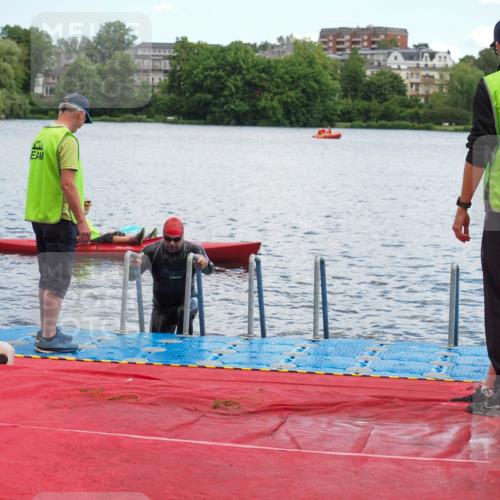 16.06.2024 - 7 Türme Triathlon KatJ http://msf.ph/oto/6316257 16.06.2024 11:28:27 Schwimmen 251, 266 meine-sportfotos.de