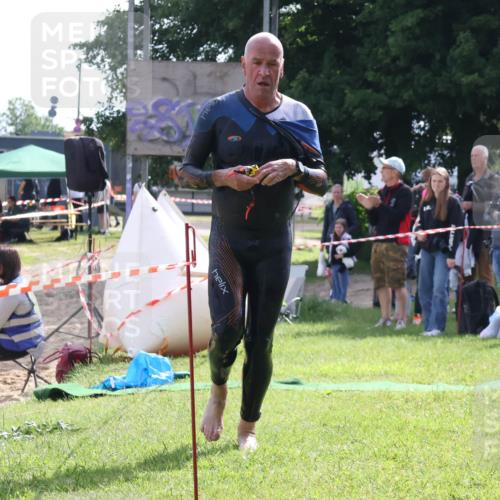 16.06.2024 - 26. Vierlanden-Triathlon Lena Gebhardt http://msf.ph/oto/6316262 16.06.2024 09:57:29 Schwimmen 96, 96 meine-sportfotos.de