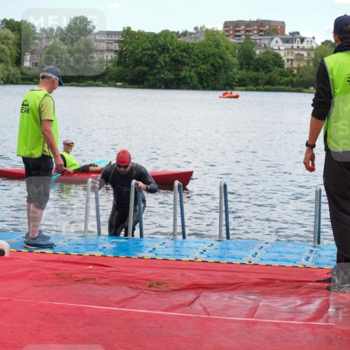 16.06.2024 - 7 Türme Triathlon KatJ http://msf.ph/oto/6316266 16.06.2024 11:28:28 Schwimmen 251 meine-sportfotos.de
