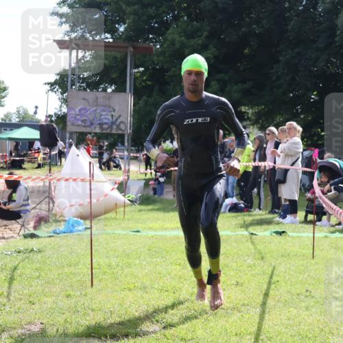 16.06.2024 - 26. Vierlanden-Triathlon Lena Gebhardt http://msf.ph/oto/6316315 16.06.2024 09:58:05 Schwimmen 50, 50 meine-sportfotos.de