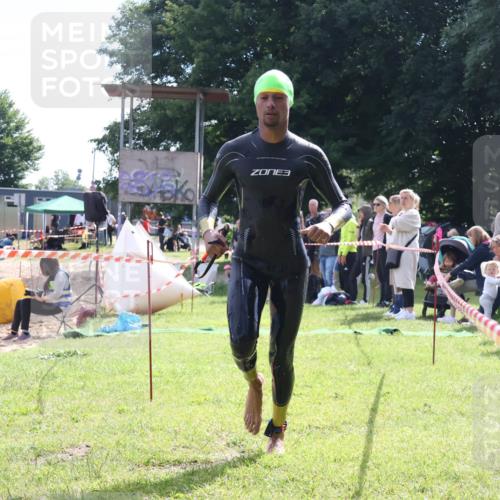 16.06.2024 - 26. Vierlanden-Triathlon Lena Gebhardt http://msf.ph/oto/6316318 16.06.2024 09:58:05 Schwimmen 50, 50 meine-sportfotos.de